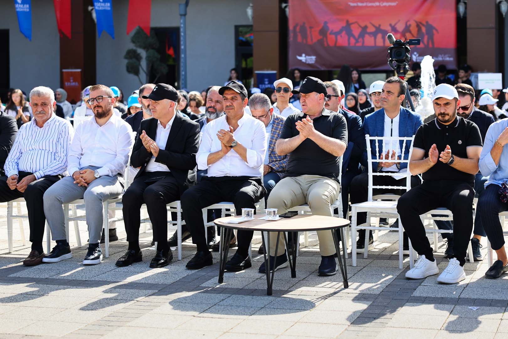 “TAYFA” YENİ SEZONU BAKAN AŞKIN BAK İLE AÇTI - Esenler Belediyesi